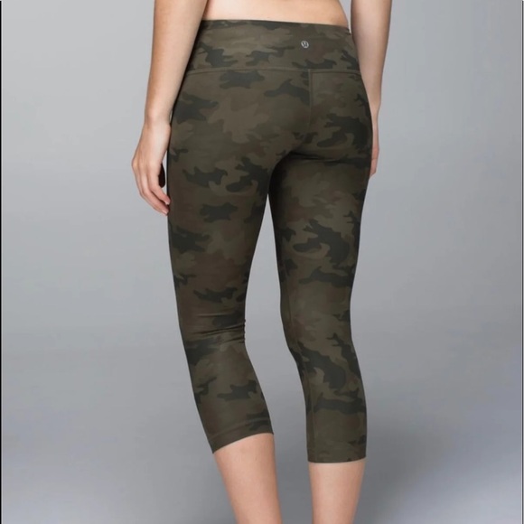 SOLD RARE Lululemon Wunder Unders Savasana Crop - Picture 2 of 5